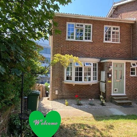 Redhill Town Centre 3 Bed House Near Gatwick Airport, Easy Commute To London Apartman Kültér fotó