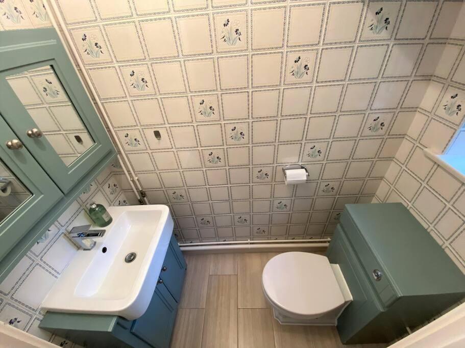 Redhill Town Centre 3 Bed House Near Gatwick Airport, Easy Commute To London Apartman Kültér fotó