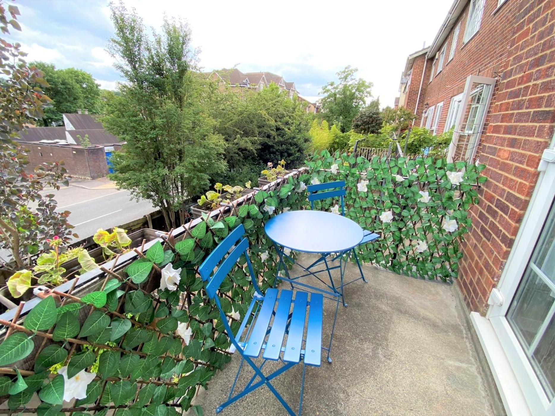 Redhill Town Centre 3 Bed House Near Gatwick Airport, Easy Commute To London Apartman Kültér fotó